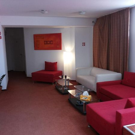 Hotel Oxigen 彼得罗沙尼 外观 照片