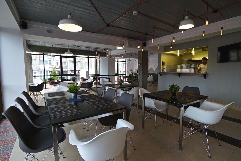Hotel Oxigen 彼得罗沙尼 外观 照片